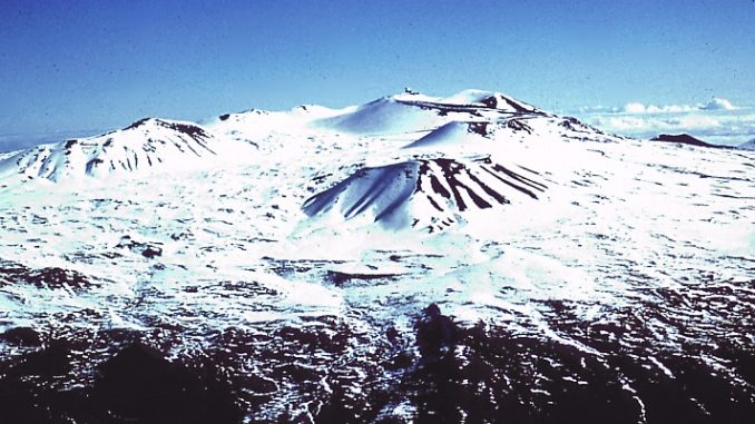 mauna_kea_summit_in_winter
