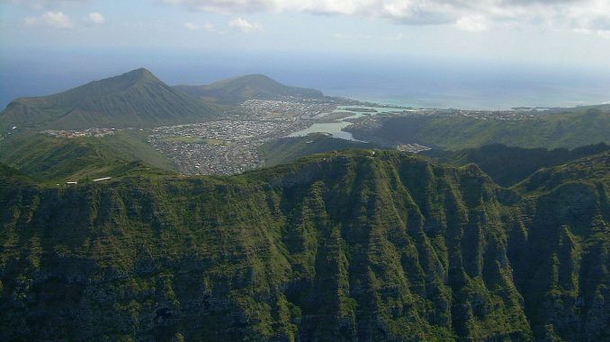 1280px-Koolau_Range_02