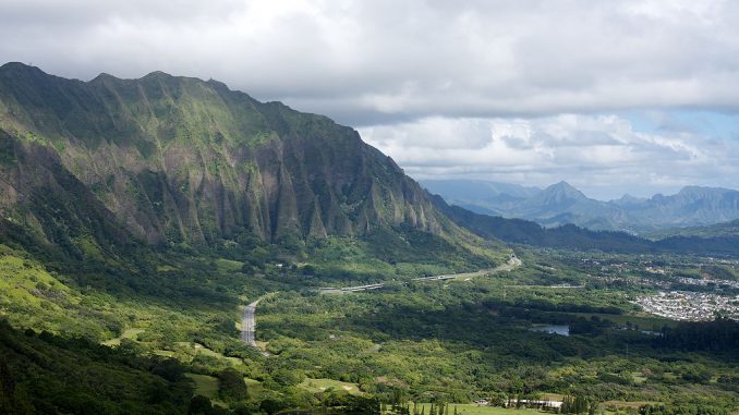 1024px-Cliffs_of_the_Koolau_Range,_Oahu_58
